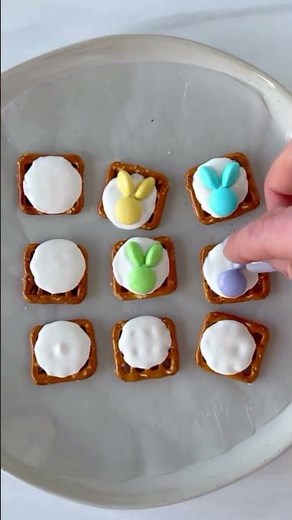 ➔ EASTER BUNNY PRETZEL SNAPS | Easy No-Bake Easter Treats