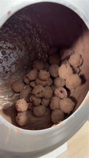 🍒🍫 Cereja e chocolate sempre foram uma combinação que dá certo.
