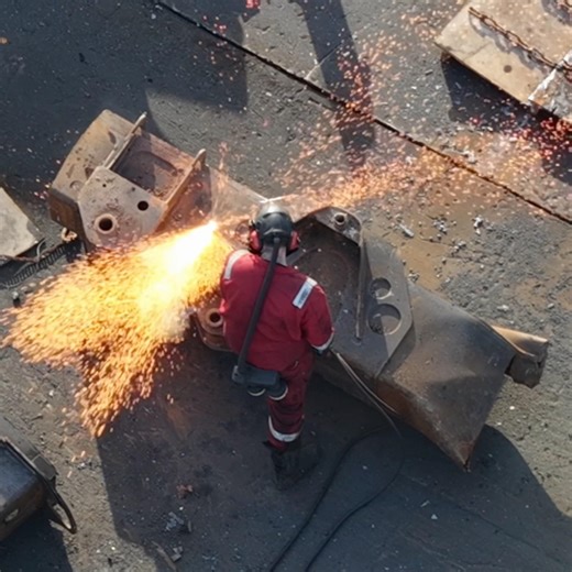Torch Cutting / Lancing Steel at EMR Scrap Yard in Liverpool 🔥♻️