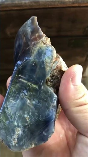 Cục Đá Quý Sapphire Xanh pha quện đỏ liền nạc để trưng bày hoặc tạc tượng màu VIP, TL 470g. #gem