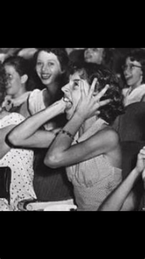 Do some people think that the effect Elvis had stopped in 1977?? On one of my latest videos (I’ve pinned it incase you all want to check it out 🩷) I got a bit of hate because of the way I was “acting” I’m sorry but that is just the POWER of that man. In all the years of him being here, and him being gone it’s overwhelming the way he makes you feel! So here’s a video of me and women years ago reacting, and even crying as he’s so moving. Elvis is life long and I’ll never apologise for that. I lov