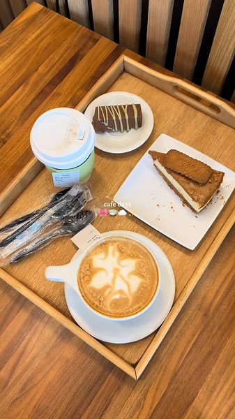 Cafe Days: Enjoying Aesthetic Vibes in Mini Vlog