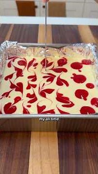 Easy Swirled Raspberry Lemonade Cheesecake Bars 🍋