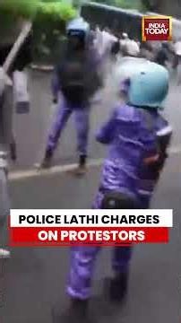 Delhi Police Use Lathis on CJP Protesters During Protest,Police Crack Down on CJP Protesters #delhi