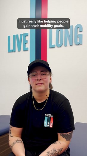 When you come for the stretch, but you end up staying for the Flex(ologists) 💙 #StretchLab #StretchLab_Partners #flexologist #stretch