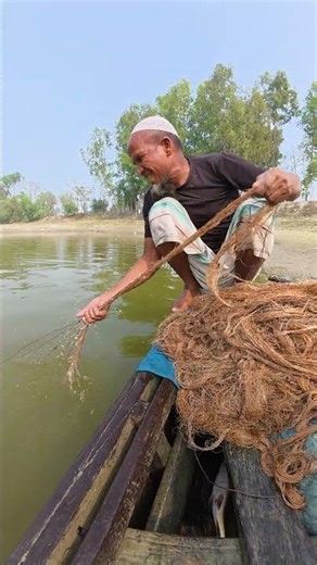 Traditional Net Fishing: Huge Catfish Catch from a Wooden Boat! 🐟 #fishing #fish #netfishing