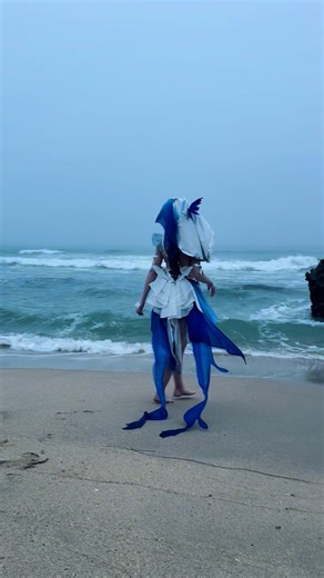 Meow Mythical Cosplay on Instagram: "Made a lil video from the… bts from this shoot 😂 the whole shoot was just me running from the waves haha god forbid I get wet 😭 ALSO IT WAS SO COLD hahah summer is NOT summer in SF 🥶 ignore my screams 😌 **I’m wearing pasties/covers w this cos so there’s no chance of any slip ups in the vids/pics don’t worry!!** 🎥: @watsonpicy • • • #cosplay #cosplayofinstagram #cosplaygirlsofinstagram #wuwa #wuwacosplay #wutheringwaves #wutheringwavescosplay #shorekeeper