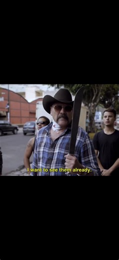 ENEMIGO ÍNTIMO CAPÍTULO 52/53 #Walter🇭🇳 Enemigo Íntimo - Temporada 1 La historia de dos hermanos que presencian el asesinato de sus padres a manos de uno de los cárteles de la droga en México, tras lo cual la hermana menor de Alejandro Ferrer es secuestrada. 25 años después, Alejandro es ahora capitán de la Policía Federal y busca vengarse de los narcotraficantes por haber destruido a su familia. Título alternativo Enemigo Íntimo Episodios 53/53 Calidad HD Tipo: Serie | Año: 2018 Género: Acció