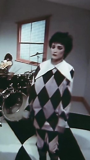 Siouxsie and the Banshees - Happy House | 1980s Punk Music Video