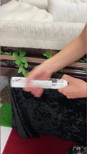 This is a static electricity demonstration | Leon & Lainey