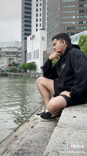 Misteri Identitas Orang Singapura