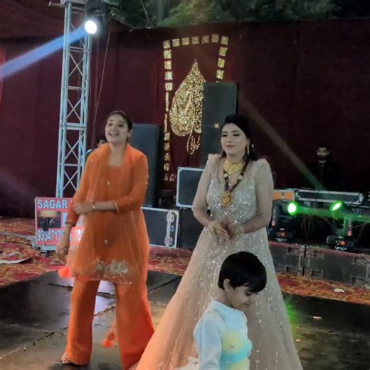 Nikita Lohia on Instagram: "Lohmod ki takkar pe koi no hain 😂😜 #instagram #video #reelsinstagram"