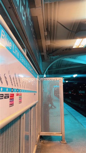 E38 - Winter evening on the L platform #chicago##111