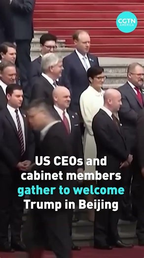 US CEOs and cabinet members gather to greet Trump