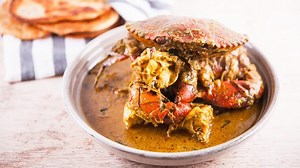 Crab curry with naan