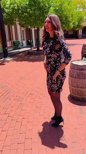 Stylish Outfit Inspiration with Navy Pantyhose for a Fashion Show