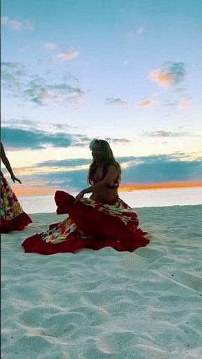 Le Sega, danse traditionnelle de l'Ile Maurice 🇲🇺 Sega is performed without lifting the feet, with