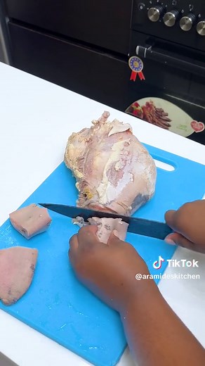 Cleaning Cow Tongue: Tongue Scraping Tutorial