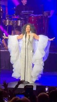 Diana Ross - Ain’t No Mountain High Enough (Live Performance)