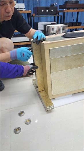 I'm going to unbox and install nail legs again. Fortunately, someone came along this time