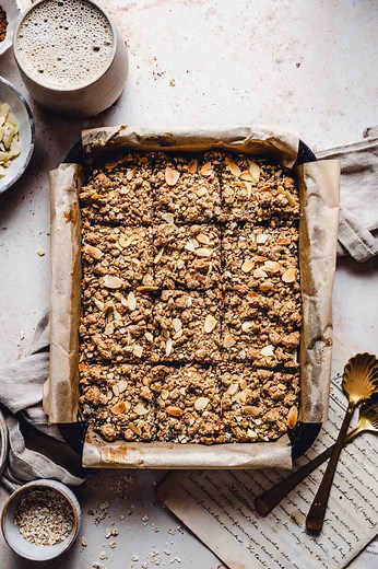 Vegan Date Caramel Slice with Nuts Crumble (Easy & Gluten-Free) - My Vegan Minimalist