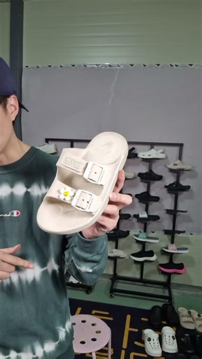 If you have wide feet, adjust the instep and width to wear these slippers. #PlantarFasciitis #Sli...