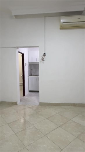 🏡 Unfurnished Newly Constructed Studio Room for Rent inside Villa 📍 Located in Al Sadd ⚡ All-In (Water, Electricity and Wifi Included) 🚇 5 minutes walk to Al Sadd Exit 3 Metro Station 🏥 3 minutes walk to Hamad Children’s Hospital 🛒 Near supermarket, malls, restaurants, and cafeterias ✨ Studio Details: 👩‍🍳 Own kitchen 🚽 Own bathroom 🗄️ With built-in cabinet 💨 With aircon 🪟 With window 🅿️ With parking 🧹 Clean and quiet area 👤 Good for couples and family 📢 Limited rooms available. Fi
