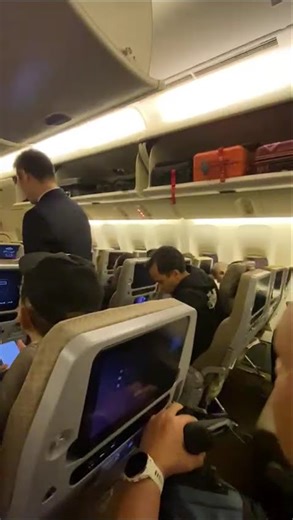 Singapore Airlines Interior Review #Airplane #Singapore #Airplanes #SingaporeAirlines #Singapura