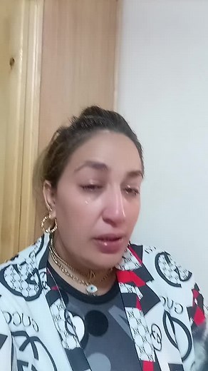 Stylish Gucci Jacket Showcase with Gold Necklace