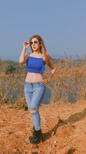 Simaran Kaur on Instagram: "If you're feeling the spark ✨...throw your hands up #SimaranKaur #simaranhk #reelsinstagram  @ashu_verma9 "