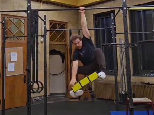 加拿大大神 jacob_acrobat 的特技抛物表演