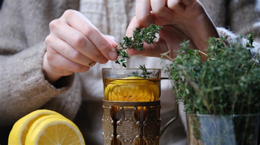 Use This Game-Changing Trick To Remove Thyme Leaves From The Stem With Ease: It's A Real Thyme Saver! - Foodie