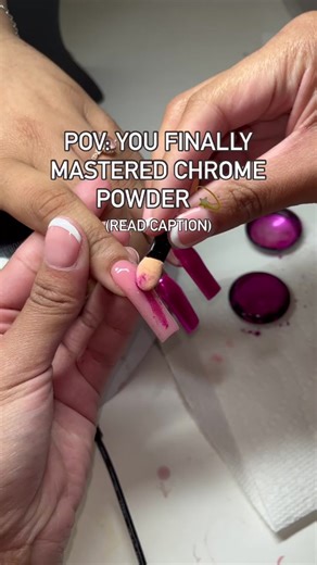 I was so tired of the grainy look, or the chrome not sticking at all 😭 ✨Chrome Powder Tips✨ Full coverage: • I preferably use “Kupa Top Coat” and cure for 30 seconds before rubbing in the chrome powder. • Be sure to topcoat all sides and edges of the nail after to prevent chrome from chipping or wearing off🥰 Isolated Chrome: •Top coat and cure your nail for the full duration required. Then lightly buff the entire nail, careful not to go too deep and ruin underlying design. • Mix black polish a