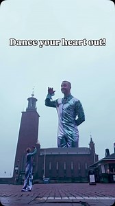 Det är grått ute men ljuset är snart här. Årets bästa julklapp, till dig själv eller kanske en vän. Vårens turné av DANCE YOUR HEART OUT! Biljetter: https://danceyourheartout.se | Tobias Karlsson