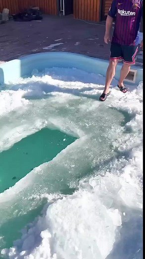 Satisfying Snow ASMR Video: Relaxing Sounds and Visuals