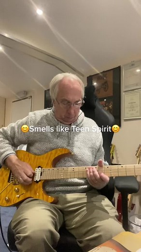 Its 29 long and painful years since Kurt Cobain left us. So thought i’d repost the classic Kurt solo from the nirvana classic track. #kurtcobain #kurtcobainedit #nirvana #smellsliketeenspirit #guitarsoloing #guitartok #fyp #fypシ #fypシ゚viral #guitaristsoftiktok #charvel #fender #oldgreyguitarist #blackstar #daddario