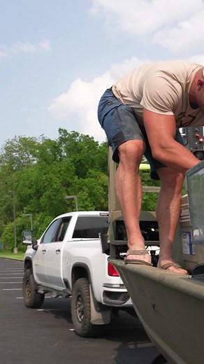 ODNR Biologist Investigates Our State Record Fish 😳 He also drops some carp science on us! #shorts #bowfishing #carp #science #dinner #ohio