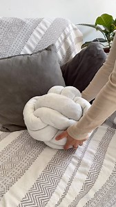 2.1M views · 13K reactions | Blanket folding idea ✨Save for later and follow for more diy ideas #blanket #blankets #winter #fall #cozy #diy #tut #tutorial #reelsvideo #viral #decoracao #home #homedecor | Peri Azizov | Facebook