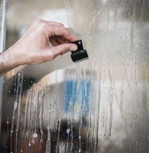 Comment poser un film miroir sans tain ?