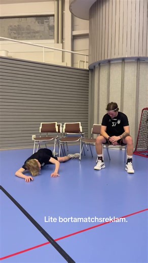 Ni må vara serieledare, men oss har ni inte tagit poäng mot? @insideholle #rokeibkherr #innebandy #fördig #fördigpage