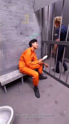 Admi ne police ko hi undar band kar diya 🤣