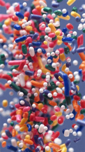 Dip into delicious🍩 NEW Donut Hole Dippers are here— our bite-sized donuts made to dip and devour. Choose from Cinnamon Sugar or Glazed Confetti served with rich buttercream icing & dip right in. Try them today in sizes from individual to party🎉 | Duck Donuts