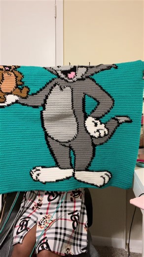 I took a week break but now I’m back catch my lives Monday- Friday #blackgirlscrochet #crochettapestry #tomandjerrytapestry #tomandjerryblanket