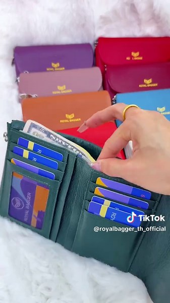 Stylish RFID Short Wallet for Everyday Use