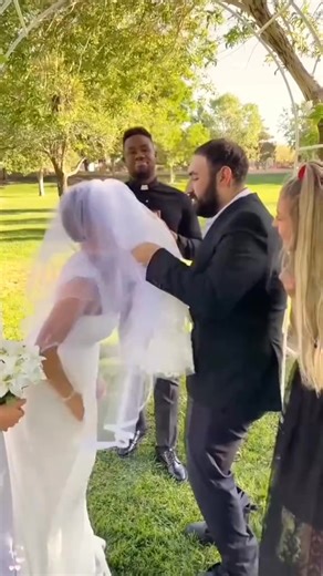 Wedding clips 🥰🌹❤️🩵❤️ #bridegroomdance #fourthwing #weddingday #weddingceremony #wedding #prank #weddingprank | wedding clips