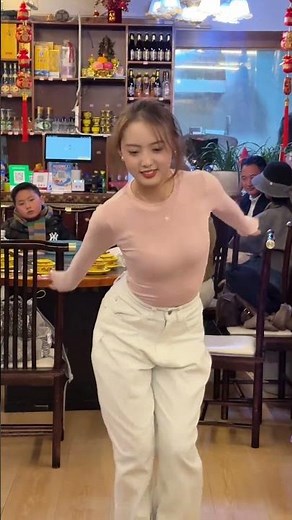 Beautiful Tibetan Girl Performing Traditional Dance in Shangri-La Tibet #shangrilatibet #getviral