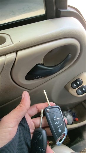 Làm chìa khoá remote cho Ford transit #chiakhoaxeoto