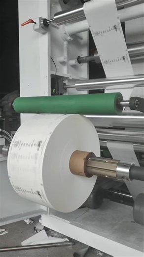 Flexographic printing on reels of paper, 100 meters per minute – incredibly fast!