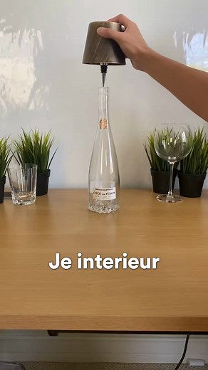 Iedereen heeft wel een mooie fles staan – maar wat als die iets méér kon zijn? Met BottleGlow™ verander je jouw lege fles in een stijlvolle, draadloze designlamp. ✅ Past op bijna elke fles – van gin tot wijn. ✅ Geen kabels, geen installatie – gewoon klik & glow. ✅ Creëert direct sfeer, waar je maar wilt. Duizenden interieurliefhebbers zijn al verliefd op hun BottleGlow. Breng stijl, licht en persoonlijkheid in je interieur – zonder gedoe. | Nordlicht35