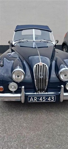 A STUNNING JAGUAR XK 140 PICTURED IN THIRSK NORTH YORKSHIRE.